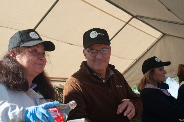 bénévoles-et-autres-15DE3FDF3F-E06A-F0EE-2201-E60E35B86CE6.jpg