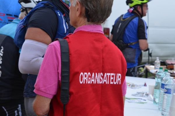 bénévoles-76270FA356-B6B0-4C7D-DF32-B9DC401E11EC.jpg